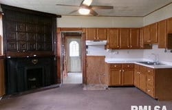 638 E ELM Street, Canton, IL 61520