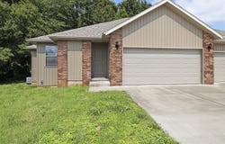 1904/1906 S Bryson Circle, Springfield, MO 65807