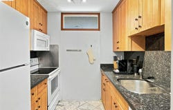 8 Commodore DR, Emeryville, CA 94608