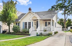 208 N Willow Road, Elmhurst, IL 60126