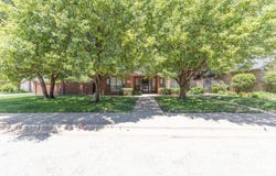 608 S Holliday Drive, Plainview, TX 79072