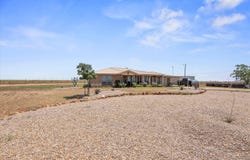 1381 FM40, Ralls, TX 79357