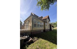 295 W Barnes Street, Bushnell, IL 61422