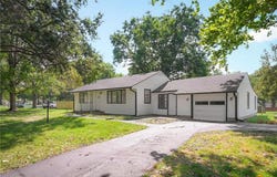 412 NW Donovan Road, Lee's Summit, MO 64063