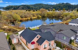 12 POND Ln, Lakeside, OR 97449