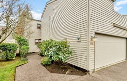 2036 EASTWOOD Ln, Eugene, OR 97401