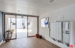 5252 Coldwater Canyon Ave, Van Nuys, CA 91401