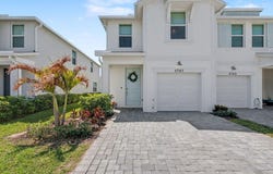 5747 SE Edgewater Circle, Stuart, FL 34997