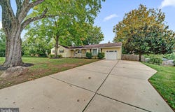 5 ROYAL OAK Road, LAWRENCE TOWNSHIP, NJ 08648