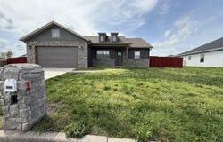 2375 S Sedona Court, Bolivar, MO 65613