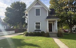 704 E Oliver Street, Owosso, MI 48867