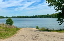 720 RIVERSIDE Ln, Crump, TN 38327