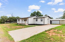 401 E 8th Street, Sundown, TX 79372
