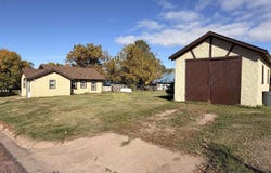 615 S sanborn St, Chamberlain, SD 57325
