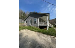 725 Saul Mudlick Br, Buckhorn, KY 41721
