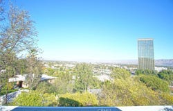 3915 Fredonia Drive, Studio City, CA 90068