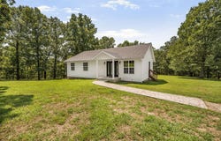 22962 State Highway Tt, Versailles, MO 65084
