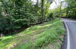 Stonehenge Road, Charleston, WV 25314