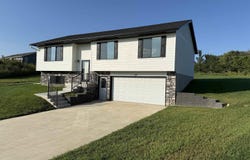 619 W Valley Drive, Carroll, IA 51401