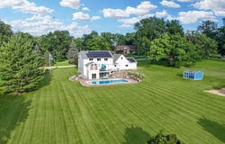 1954 Delmar Drive, Freeport, IL 61032