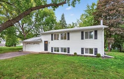 14010 38th Avenue N, Plymouth, MN 55447