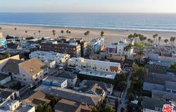 34 Dudley Ave, Los Angeles, CA 90291