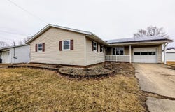 1267 E LOCUST Street, Canton, IL 61520