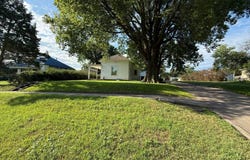 811 W 3rd St, Beloit, KS 67420