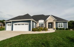 758 Prairie Hill Ave, Mukwonago, WI 53149