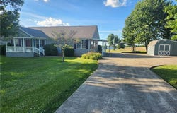5818 E Rolling Meadows Drive, Pekin, IN 47165
