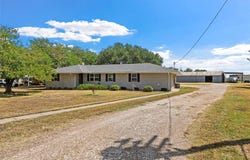 407 E Walnut Street, Abbott, TX 76621