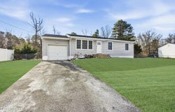 17 Bass Place, Howell, NJ 07731