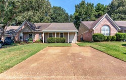 6676 WHITTEN PINE Dr, Memphis, TN 38134