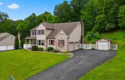 4017 Crest View Drive, Stroudsburg, PA 18360