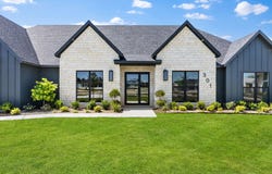 301 Whispering Way, Red Oak, TX 75154