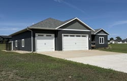 104 Caleb Ct, Parker, SD 57053
