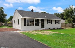 6 HOLLY Drive, WEST BERLIN, NJ 08091