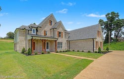 8130 Soaring Oaks Drive, Walls, MS 38680
