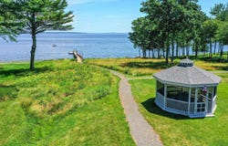 10 Dockside Lane, Belfast, ME 04915