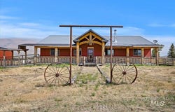 1206 E 2000 S, Elba, ID 83342