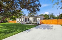 211 Oak Ridge Dr, Center Point, TX 78010