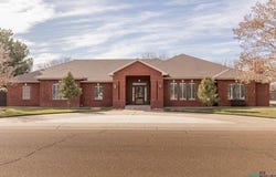2129 NORTHGLEN Dr, Clovis, NM 88101