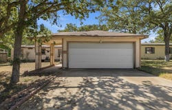 125 Live Oak Dr, Cedar Creek, TX 78612