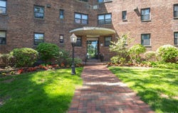 50 Brompton Road, Great Neck, NY 11021