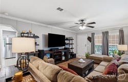 454 Pine Avenue, Midway, GA 31320