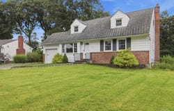 15 Apple Lane, Commack, NY 11725