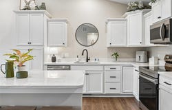 2240 E Redmond Avenue, Des Moines, IA 50320