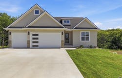 3309 SE 23rd ST, Topeka, KS 66605