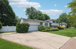7 Ebb Court, Commack, NY 11725