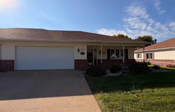 302 Juneau Ave SE, Orange City, IA 51041